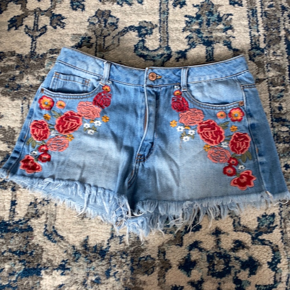 Floral embroidery jean shorts
